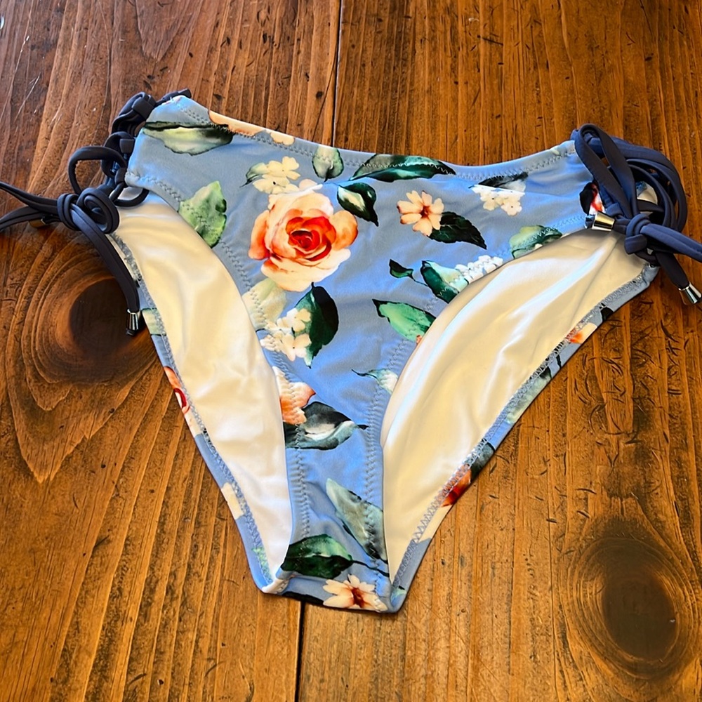 Cupshe Bikini Bottom Light Blue Adjustable Size Medium NWT